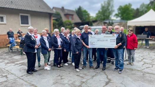 Foto Scheckübergabe DRK Kleiderkammer