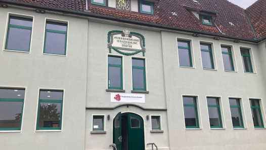 Alte Schule Winsen - Therapiepraxis - Haupteingang Gebäude